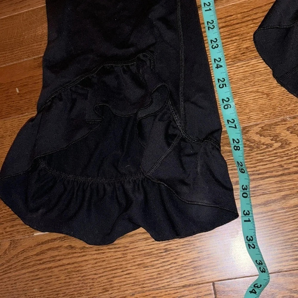 Titika Split  Ruffle Hem Capri Leggings Sz 8 - Picture 8 of 12